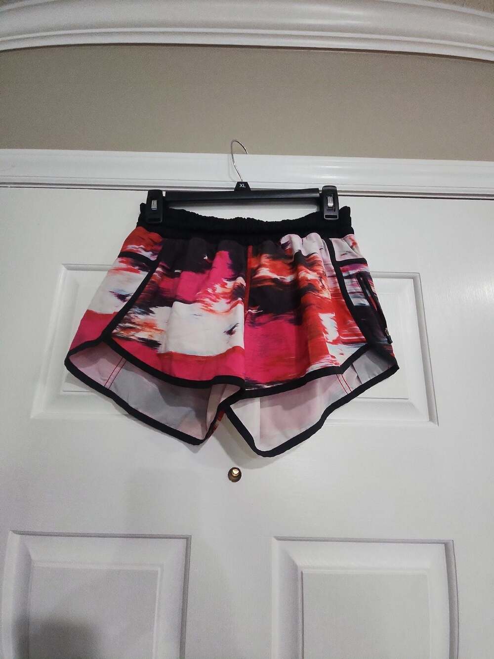 Lululemon Speed Short 4-Way Stretch, Size 6, Colorful Abstract Print